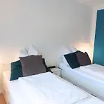Apartamento 4 Schlafzimmer I Balkon I Tischkicker Fuer 5 Personen Nahe Uni & Center *
