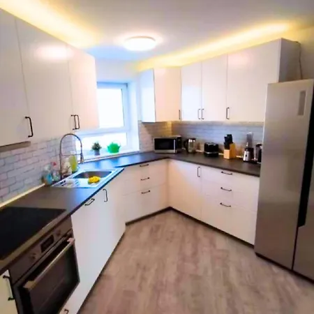 4 Schlafzimmer I Balkon I Fuer 5 Personen Nahe Uni & Center אולם